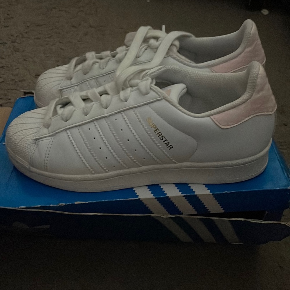 Adidas superstar used girls 4.5